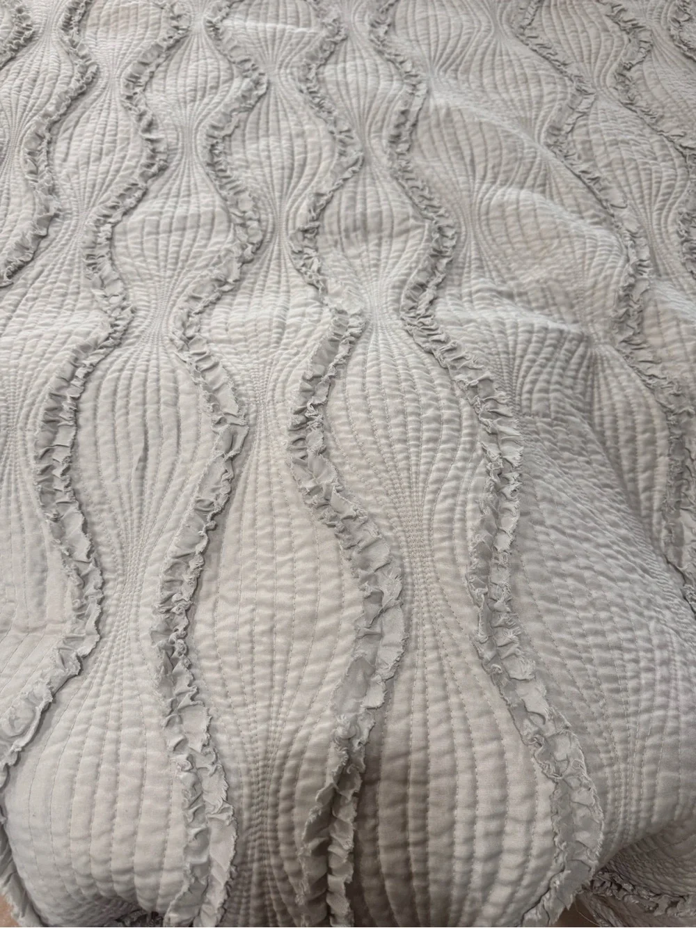 Daisy Fuentes Full Queen Comforter Light Gray Shabby Chic Ruffle Cottagecore